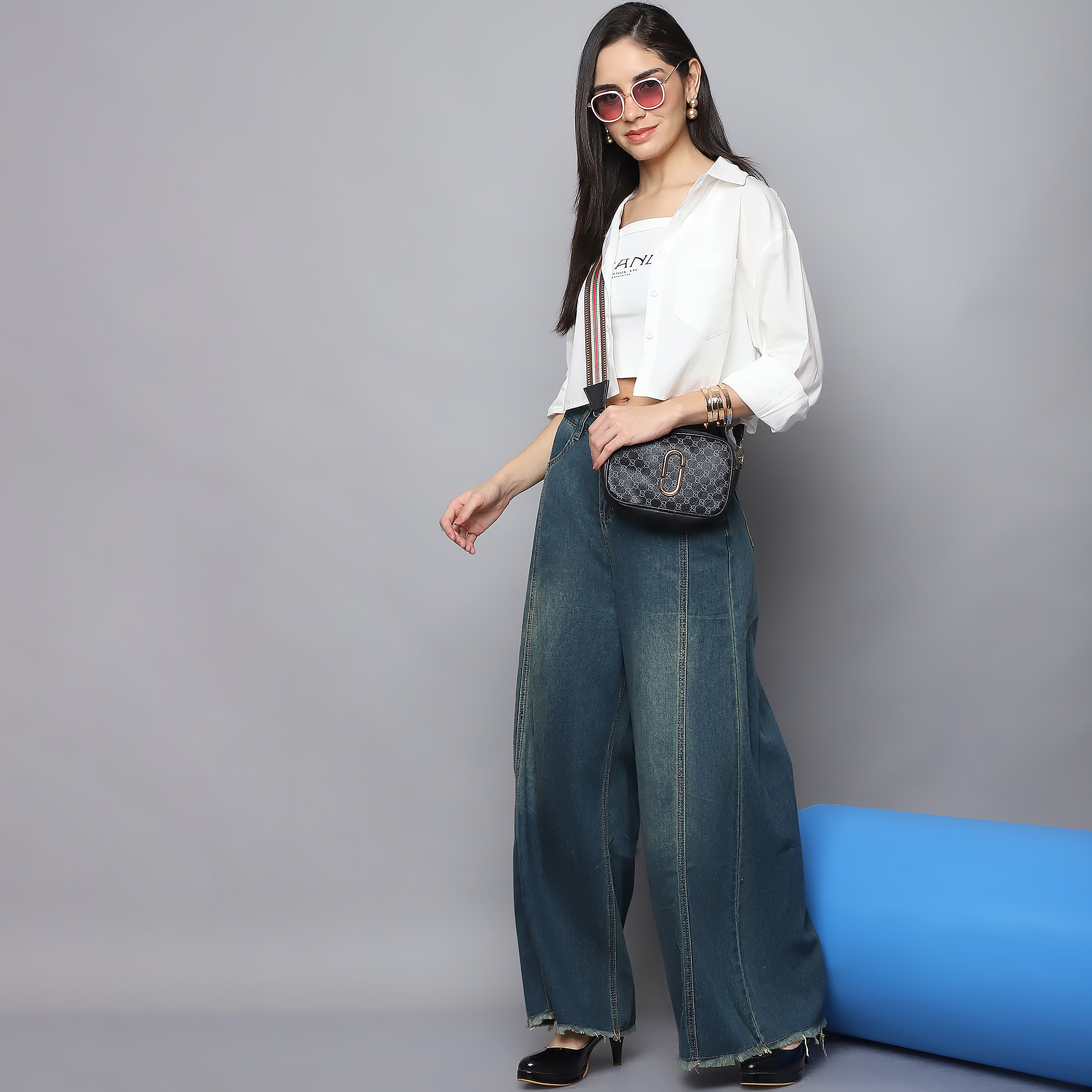 Heavy Fade Wide Leg Jeans – Mid Waist